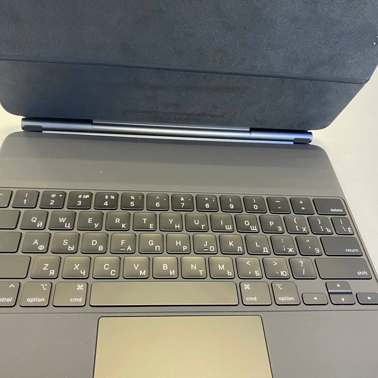 Чехол-клавиатура Apple Magic Keyboard для iPad Pro 12.9 (2020-2022) Black (MXQU2) кириллица (лазерная гравировка) + QWERTY